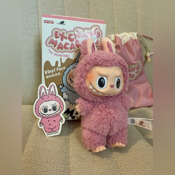 Labubu - Lychee Berry Exciting Macaron - NEW IN BOX - Picture 4 of 9